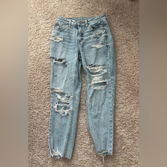 American Eagle Ripped Jeans - Picture 3 of 4